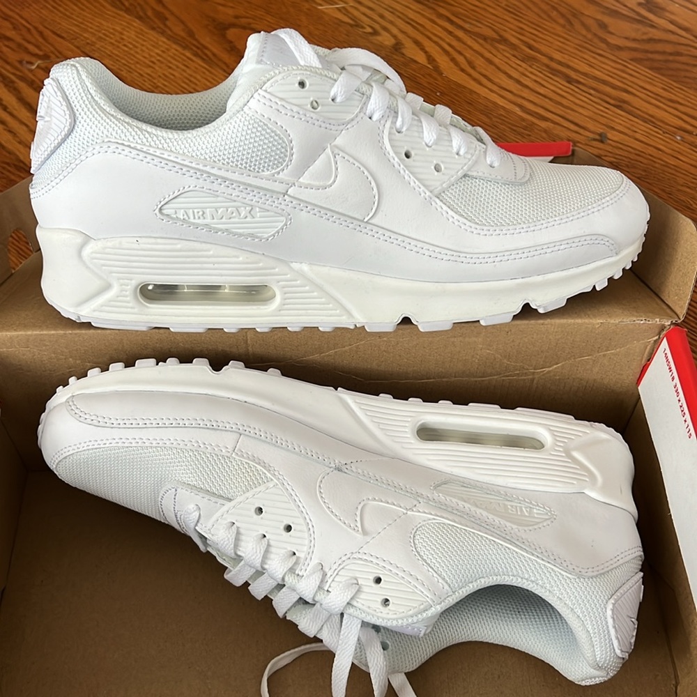 Nike Air Max 90, White, Size 10 men, 11.5 women